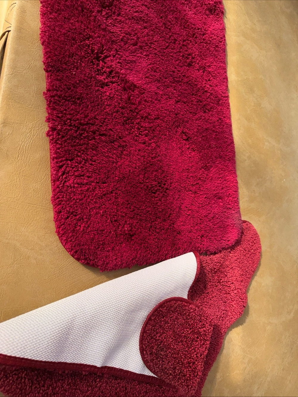 Plush Berry Red bathroom set